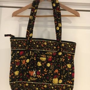 Quilted shoulder handbag